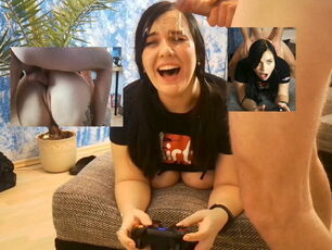 Gamer woman gets nailed while gaming