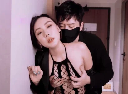 Vợ bán mình cho sếp để trả nợ cho chồng